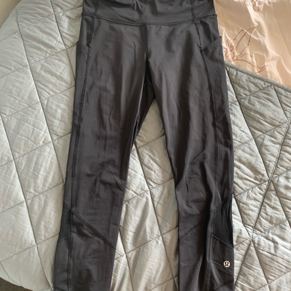 lululemon mesh design cropped black leggin…